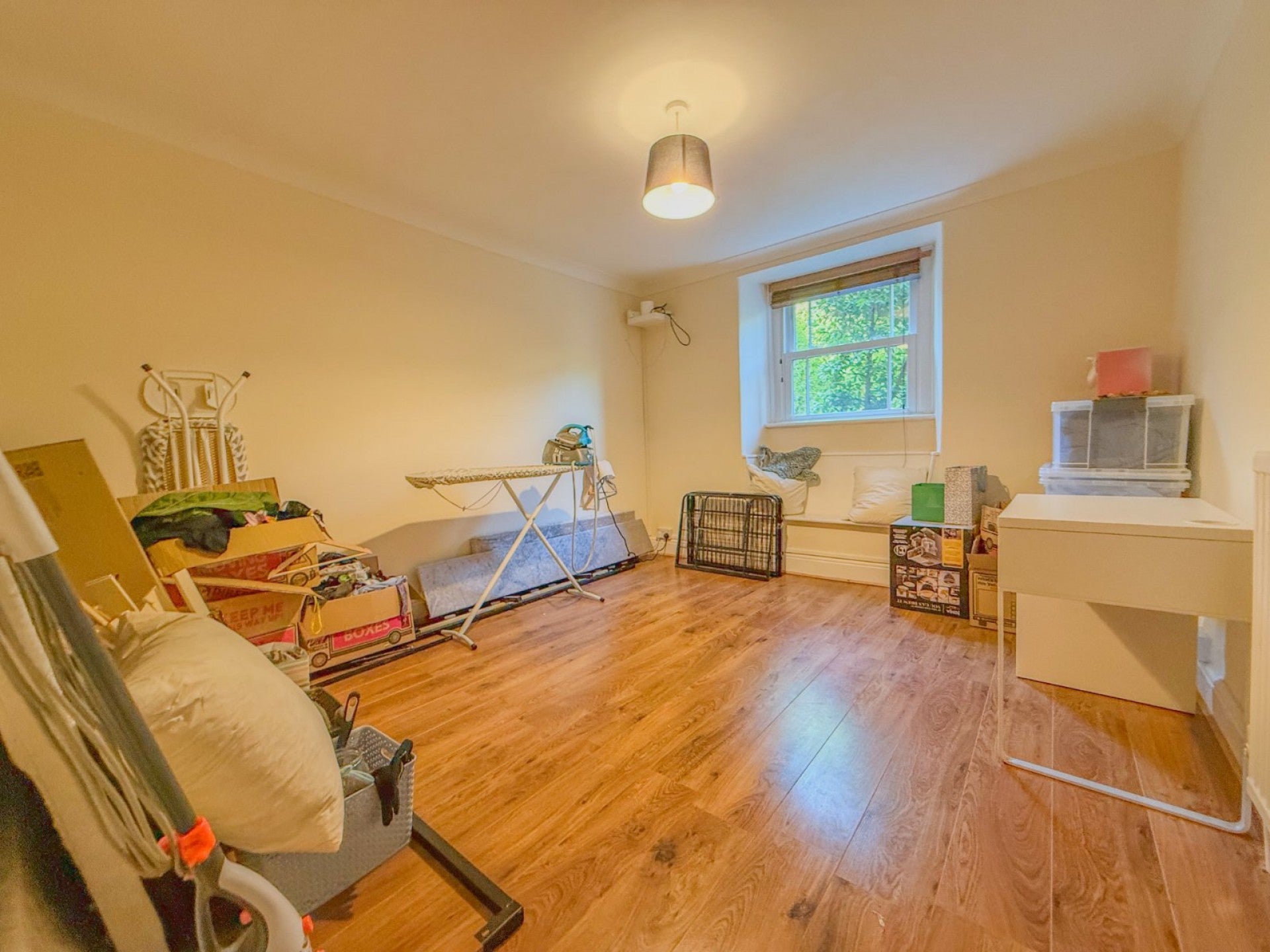 Flat All Saints Road in Bristol