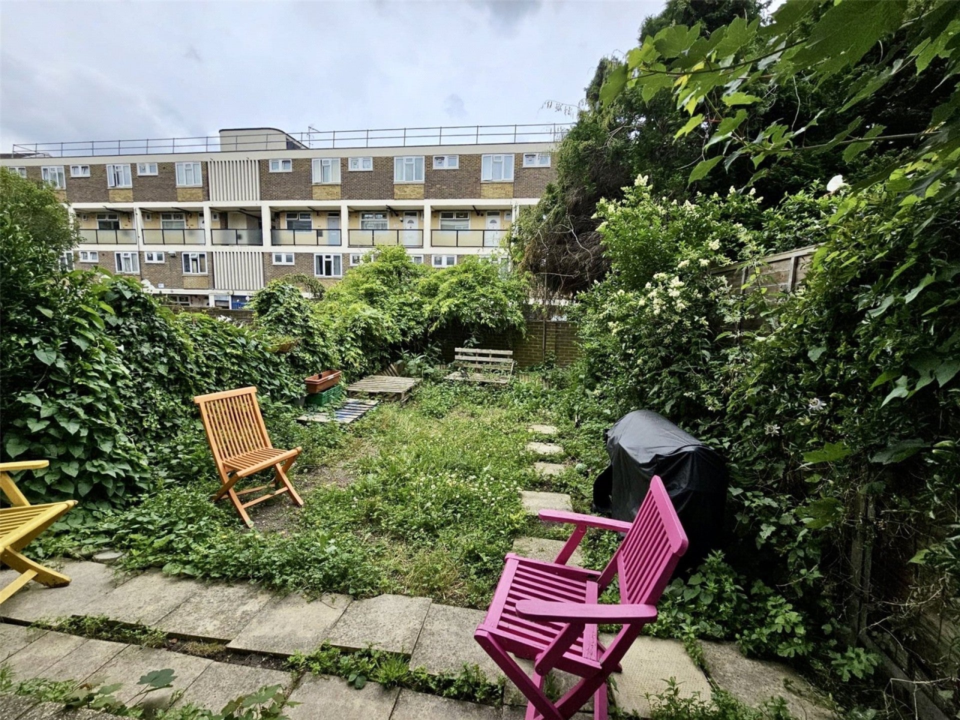 Flat Ballance Road in Greater London
