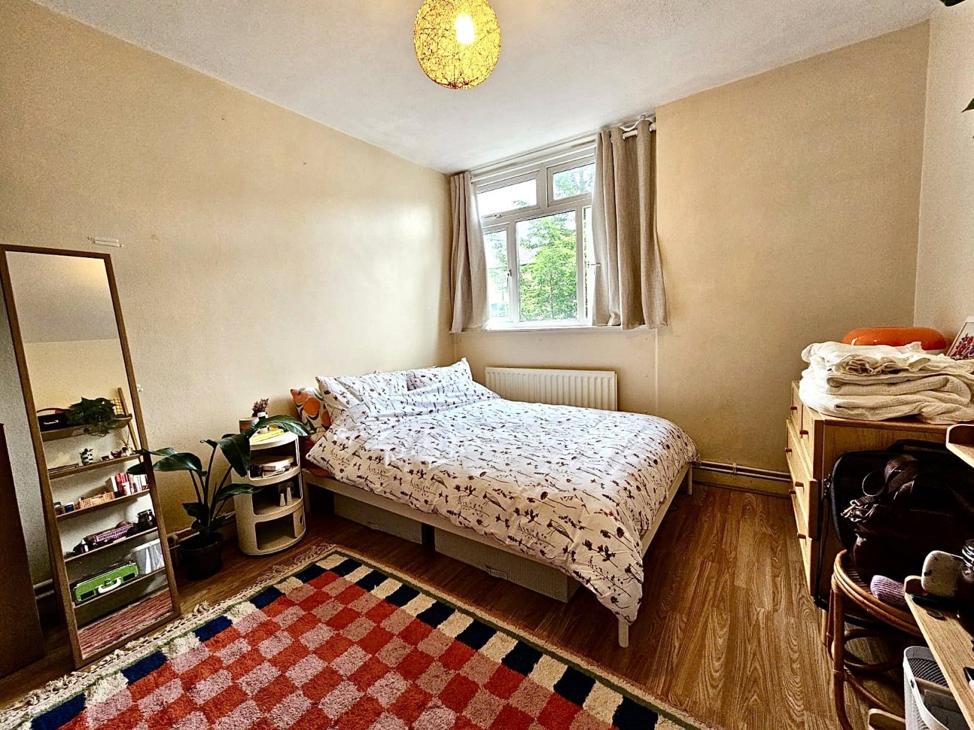 Flat Ballance Road in Greater London