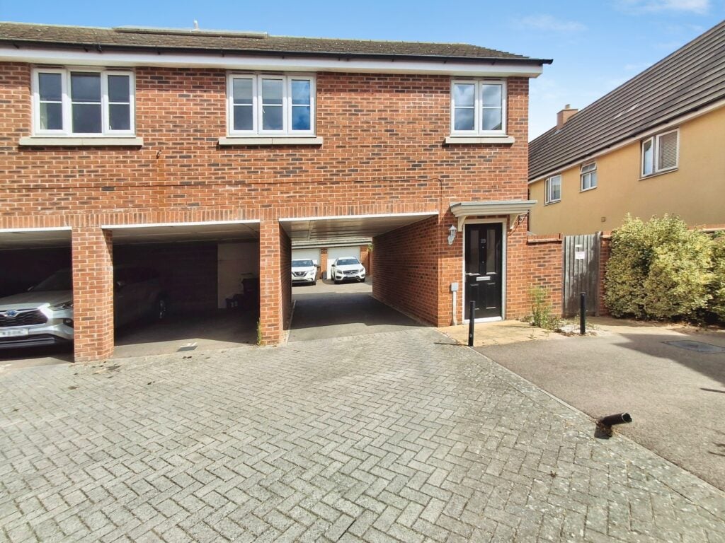 Flat Cowlin Mead in Chelmsford