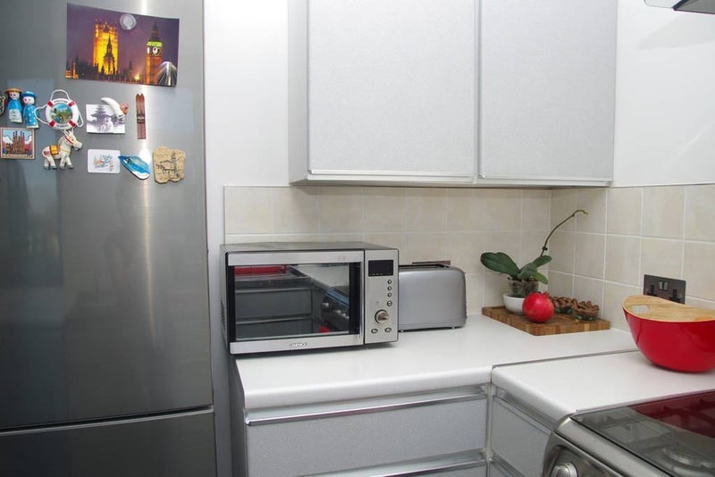Room Germander Way in Greater London