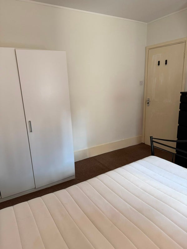 Room Germander Way in Greater London