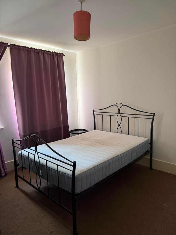 Room Germander Way in Greater London