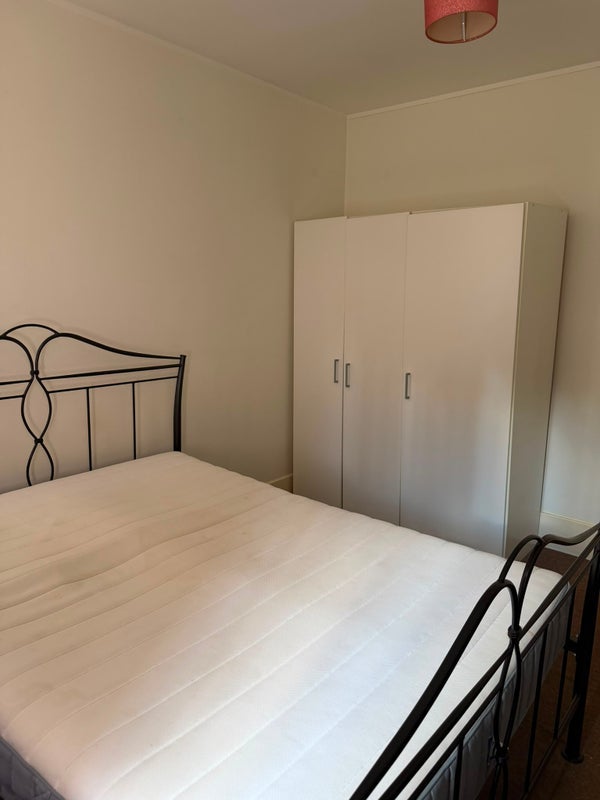 Room Germander Way in Greater London