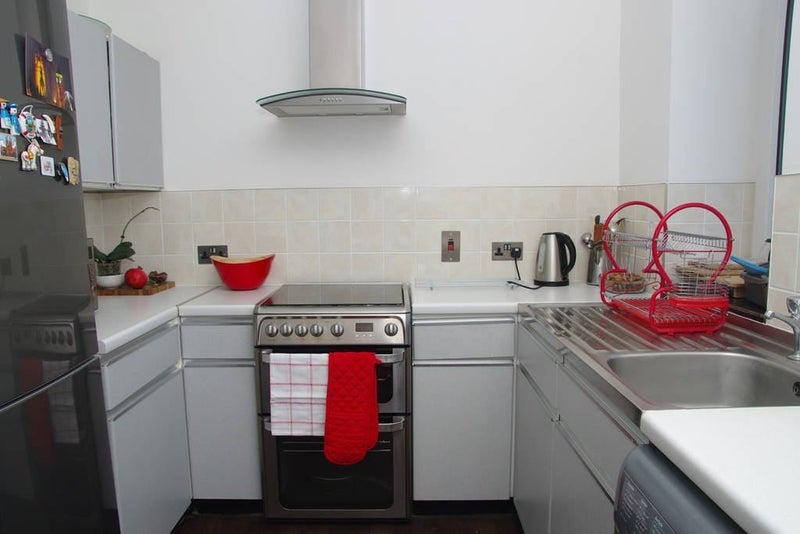 Room Germander Way in Greater London