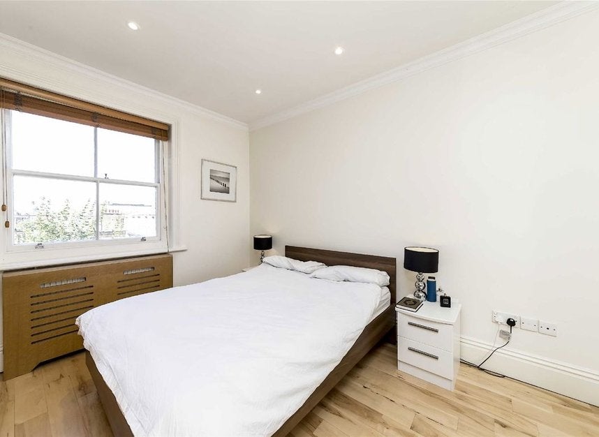 Flat Draycott Place in Greater London