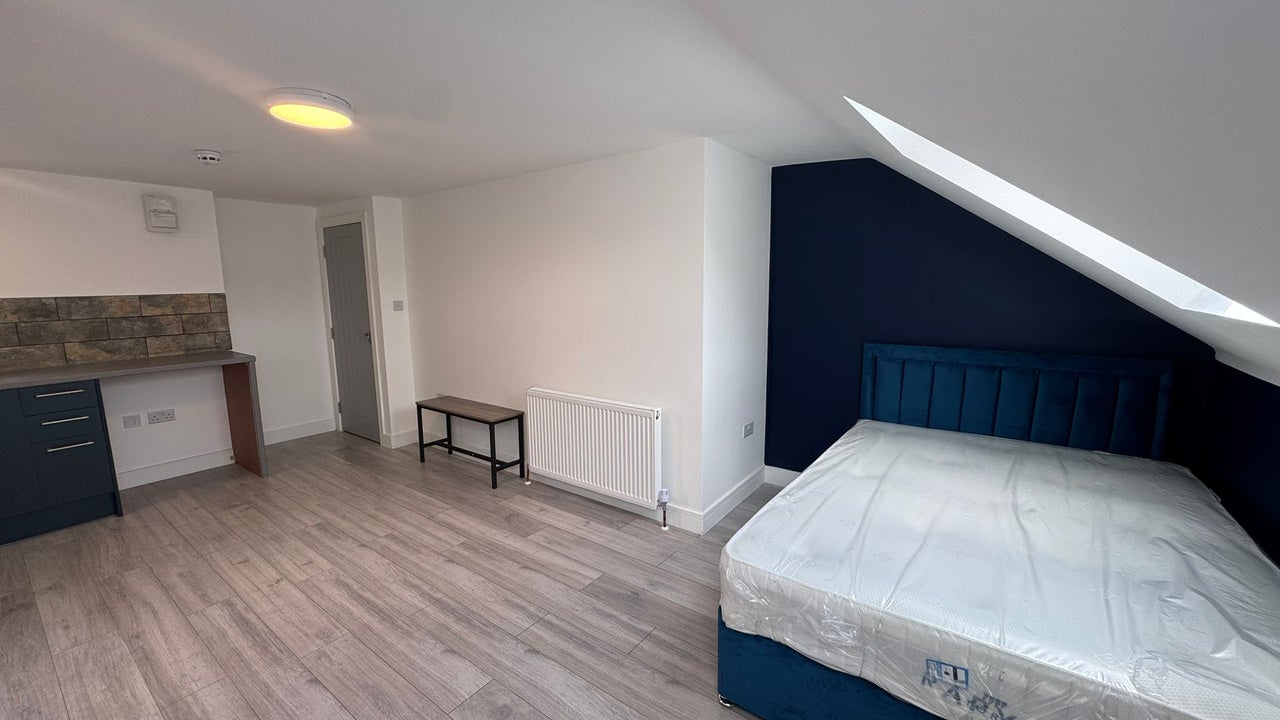 Room Avondale Road in Luton