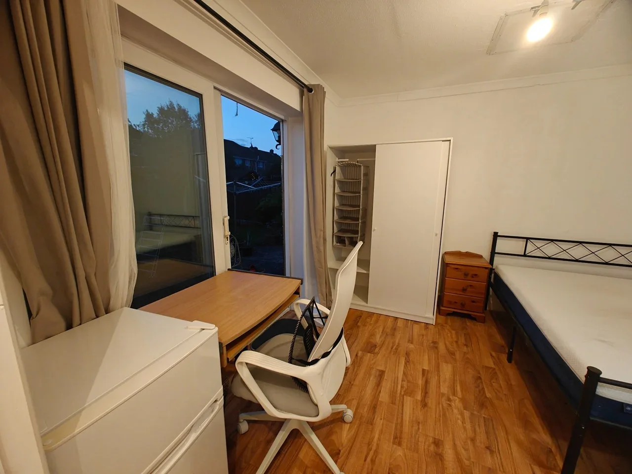 Room Cowleaze Walk in Stratton St. Margaret