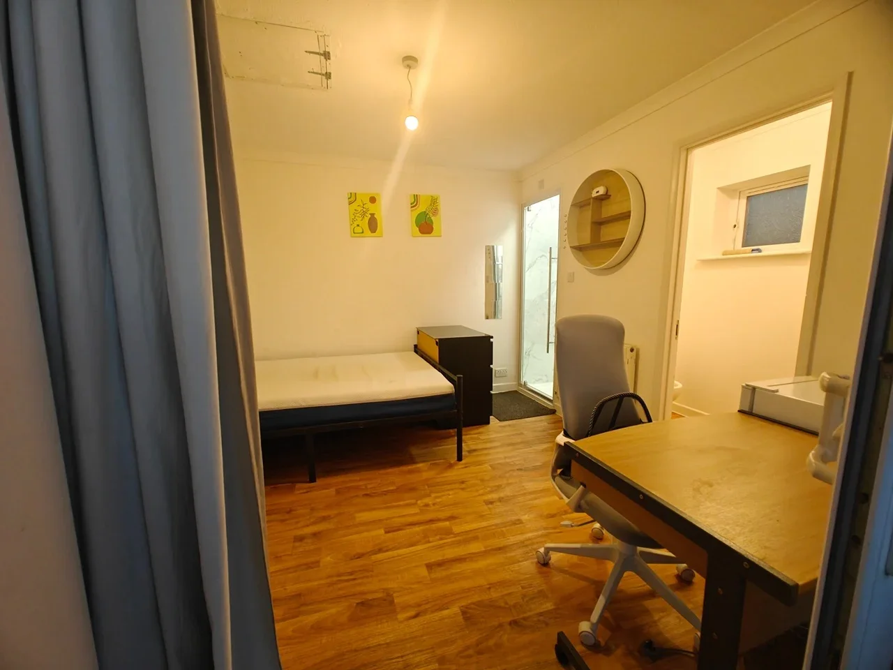 Room Cowleaze Walk in Stratton St. Margaret