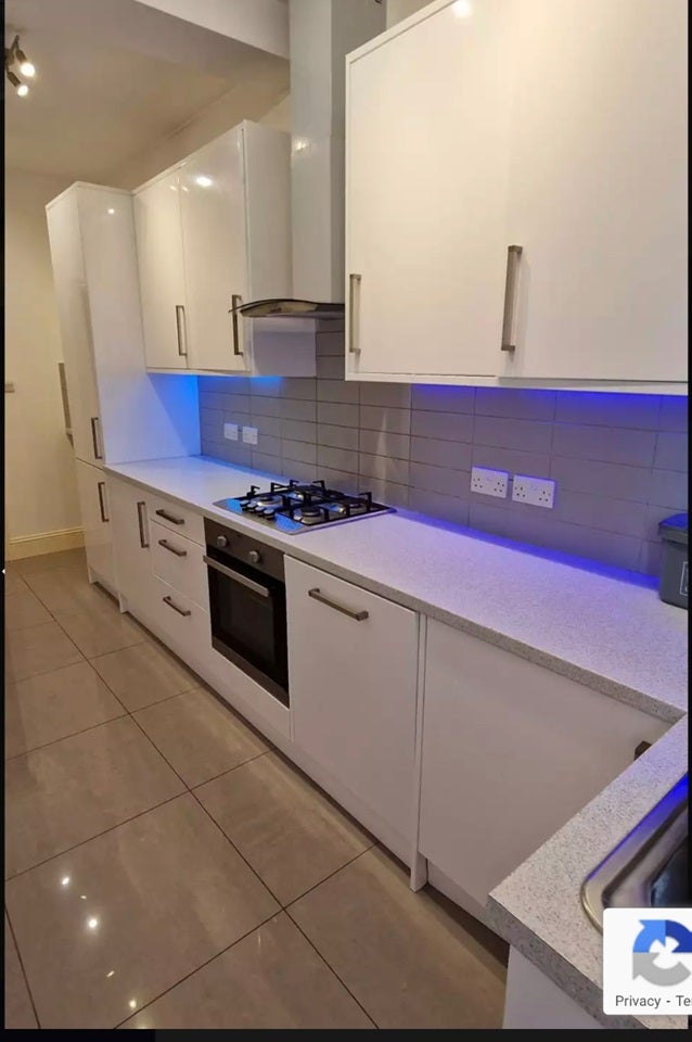 Flat Bellingham Road in Greater London