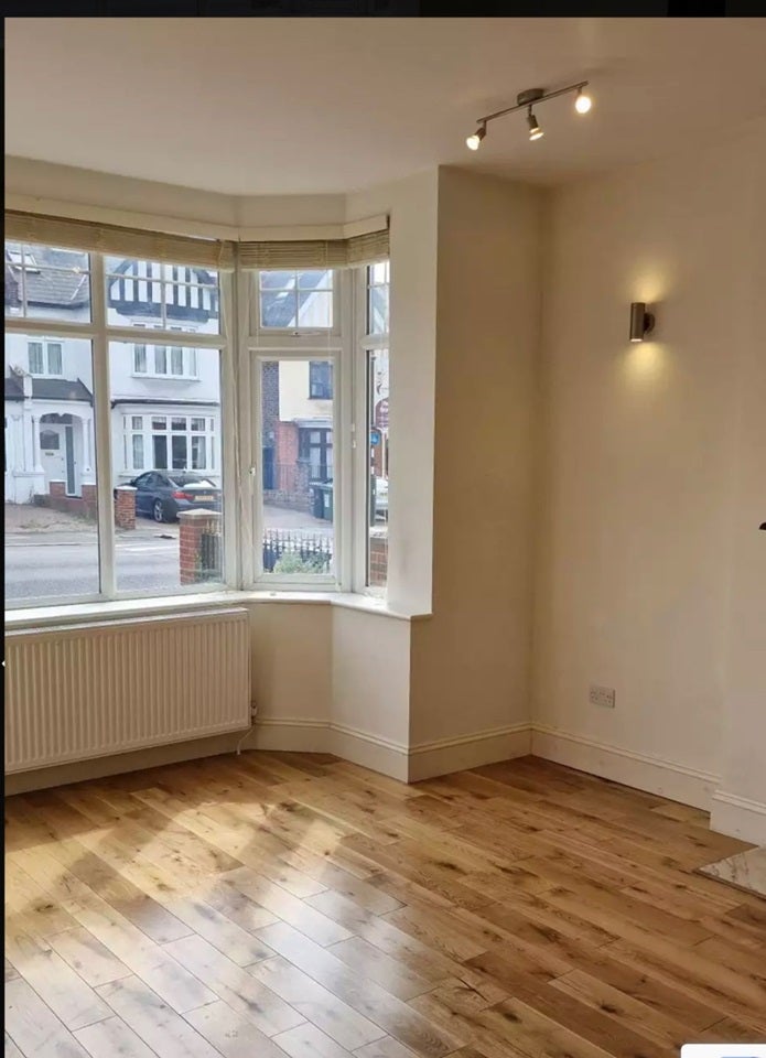 Flat Bellingham Road in Greater London