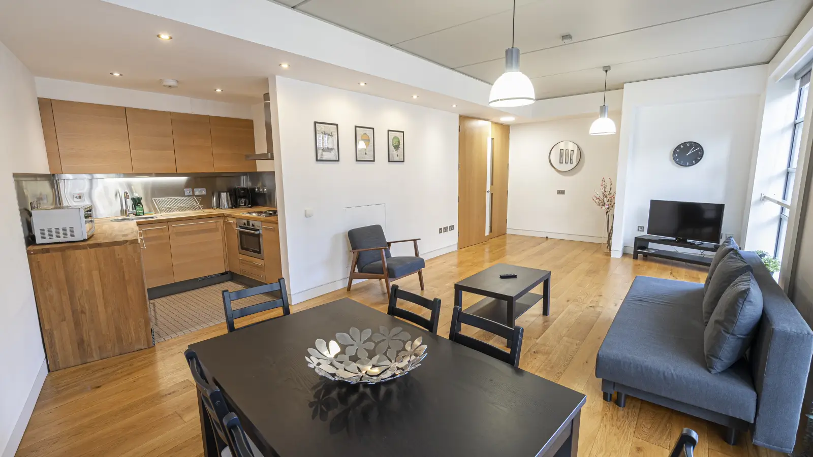 Flat Scrutton Street in Greater London