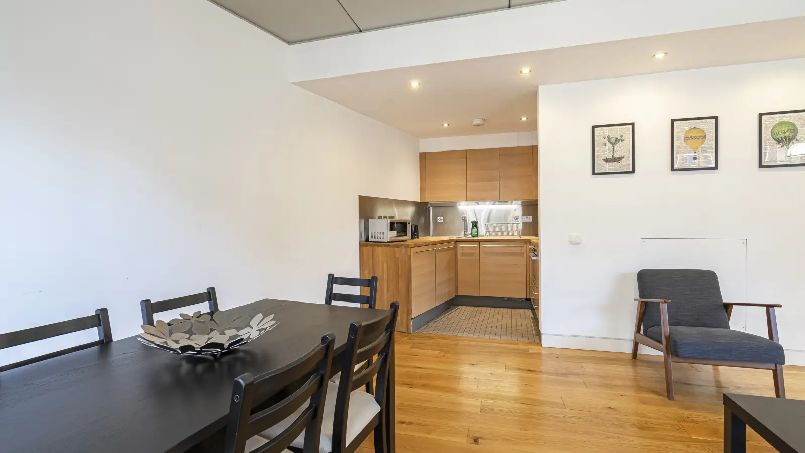 Flat Scrutton Street in Greater London