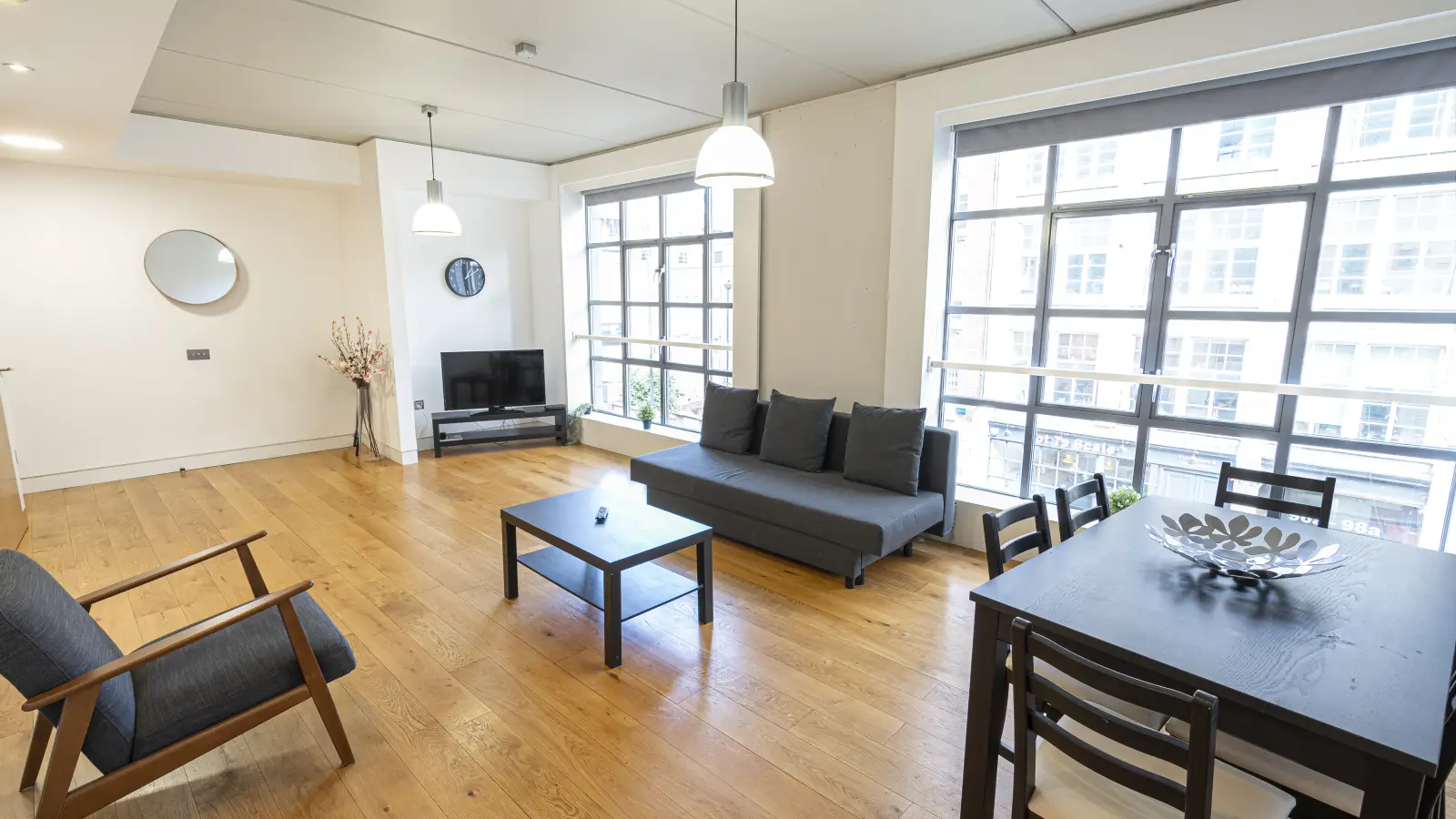 Flat Scrutton Street in Greater London