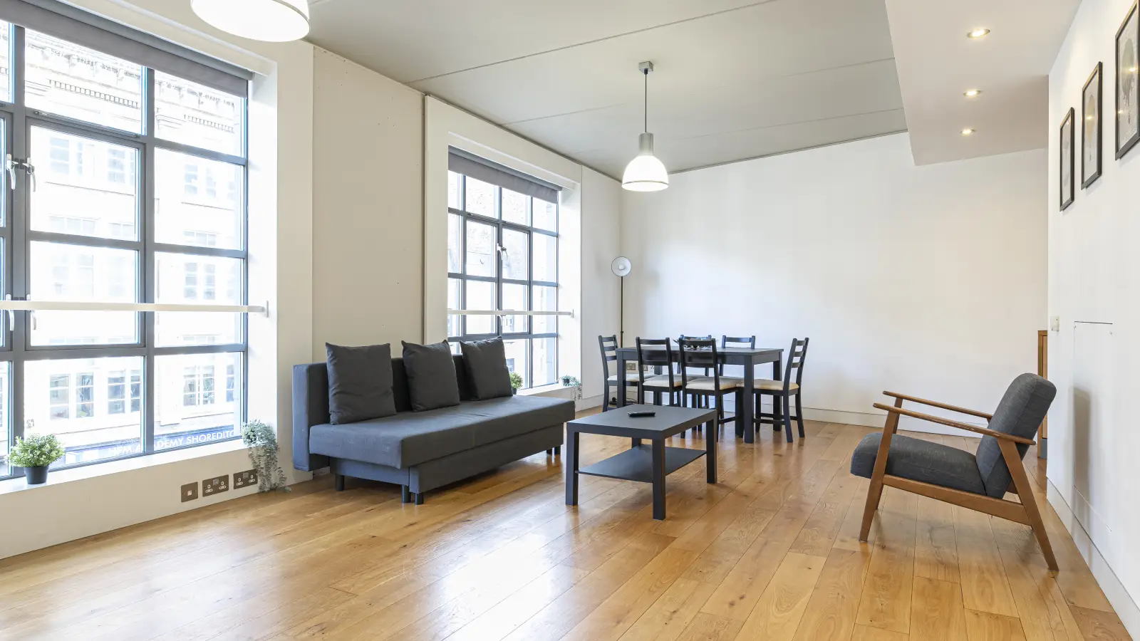 Flat Scrutton Street in Greater London