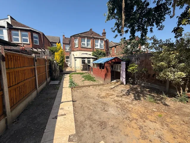 Flat Bury Street in Greater London