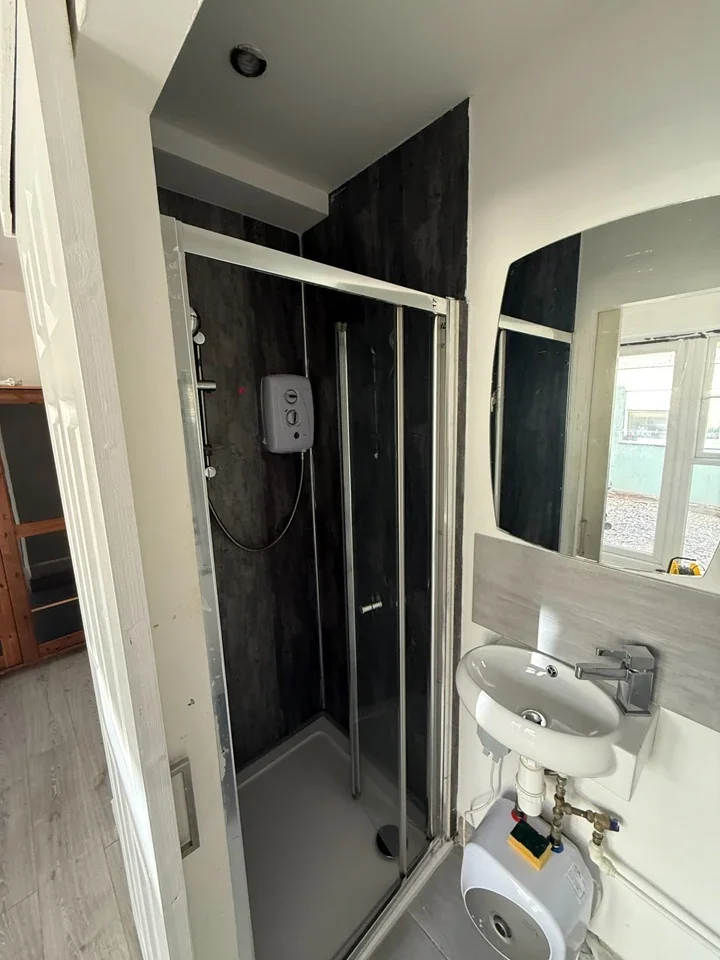 Room Willoughby Lane in Greater London