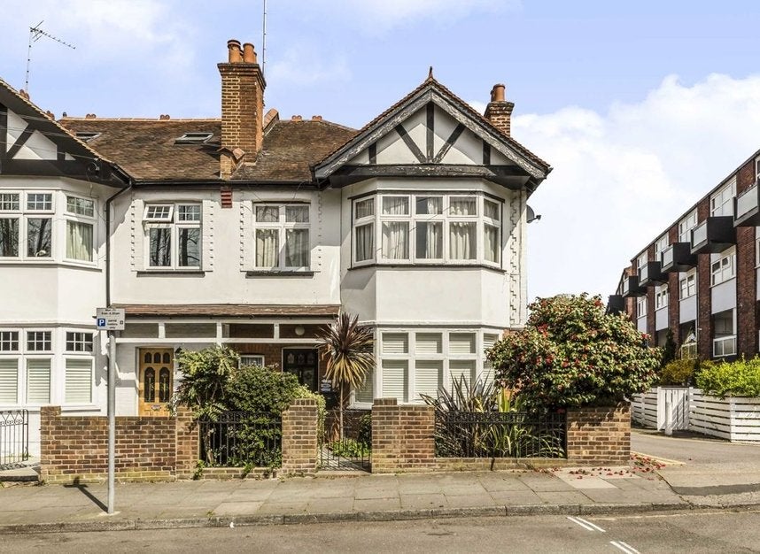House Grove Road in Greater London