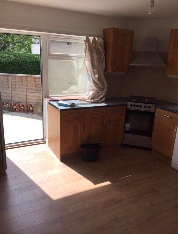 Flat Felton Road in Greater London