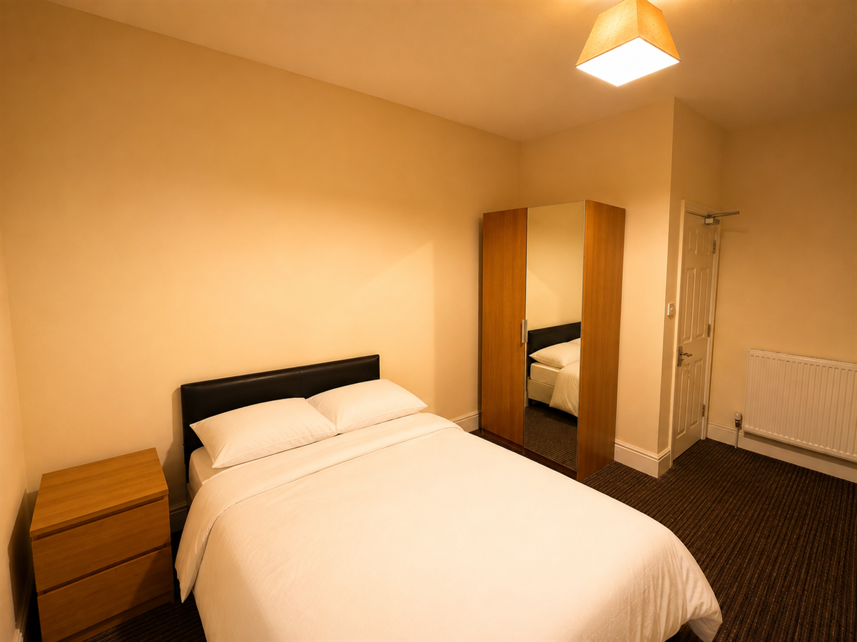 Room Carlton Road in Salford