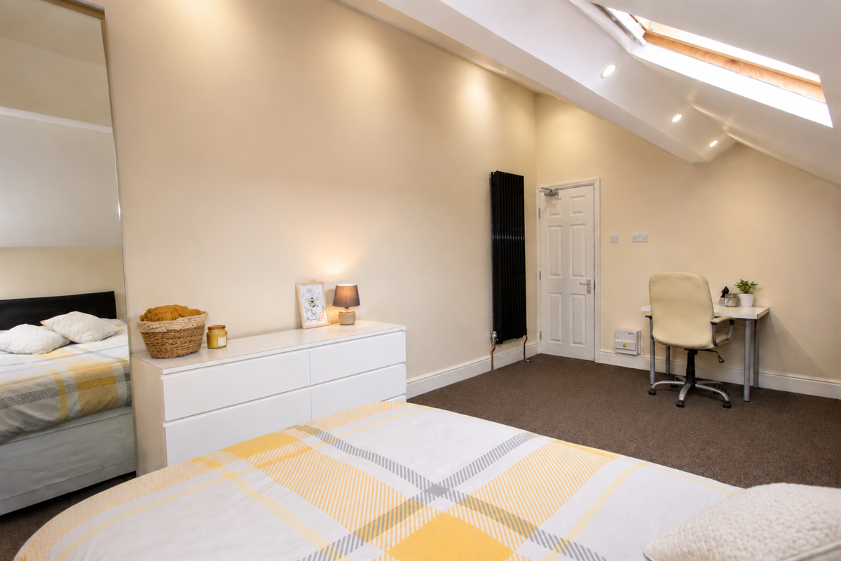 Room Carlton Road in Salford