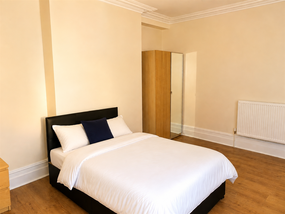 Room Carlton Road in Salford