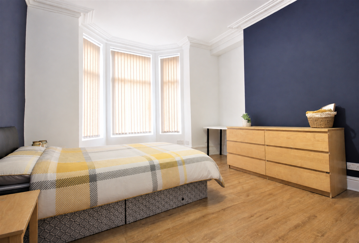 Room Carlton Road in Salford