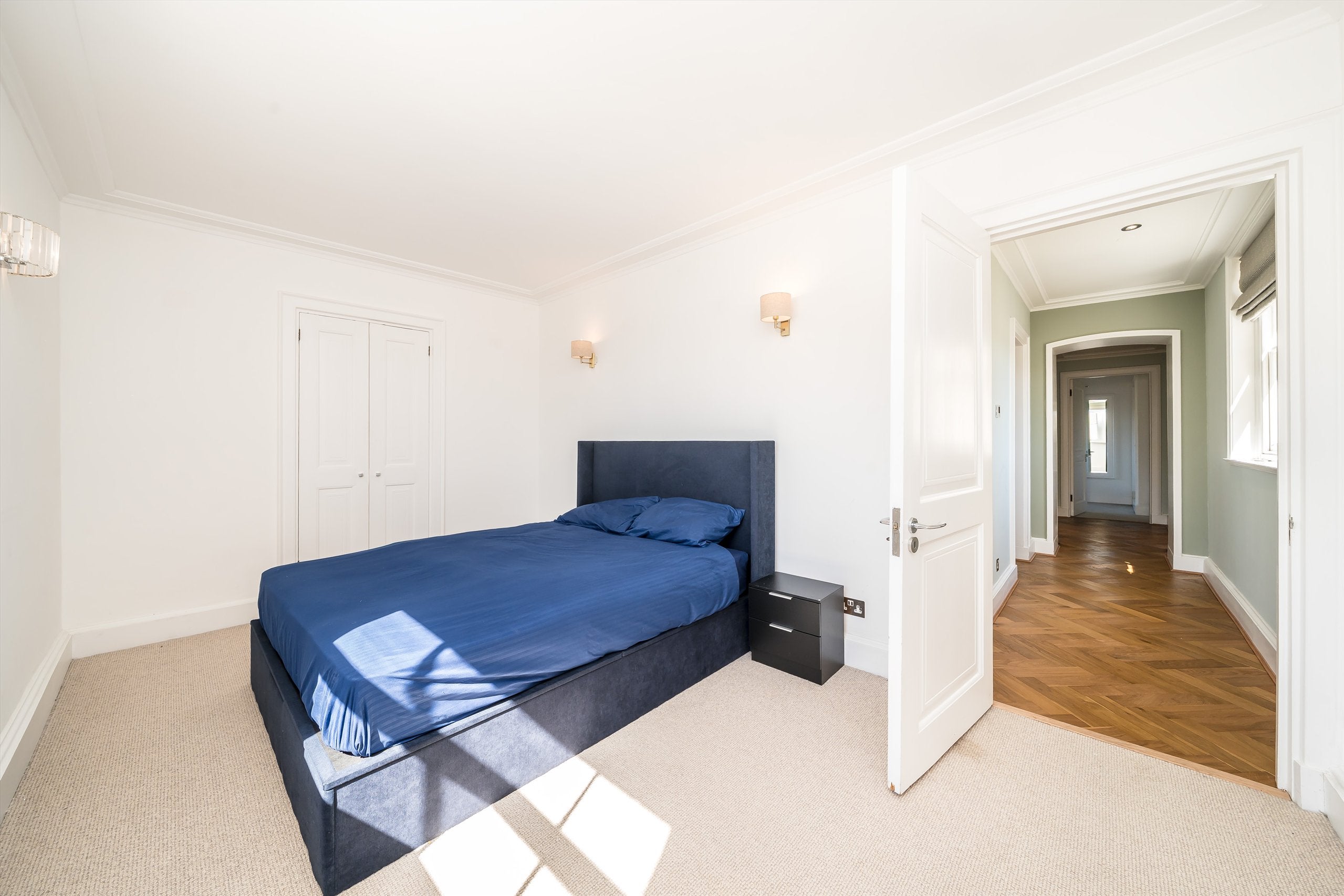 Flat Cumberland Terrace in Greater London