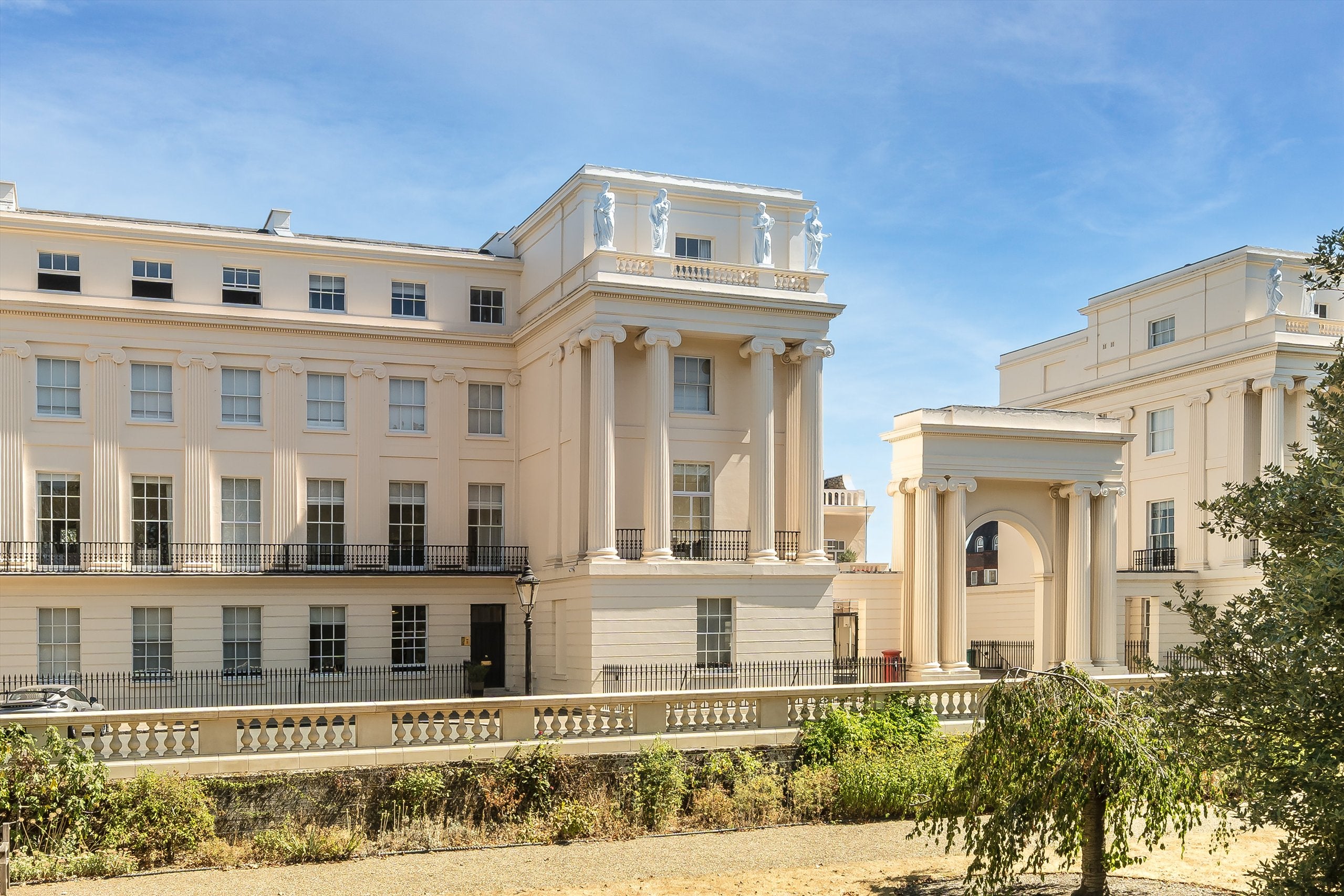 Flat Cumberland Terrace in Greater London
