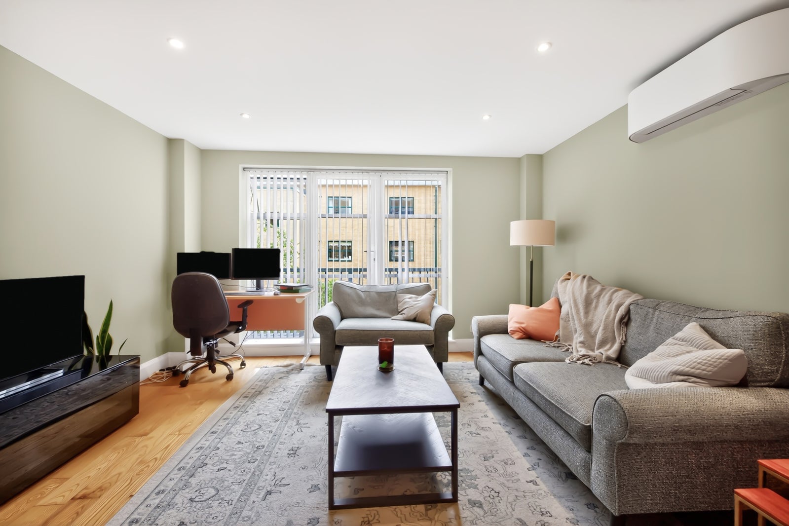 Flat Goswell Road in Greater London
