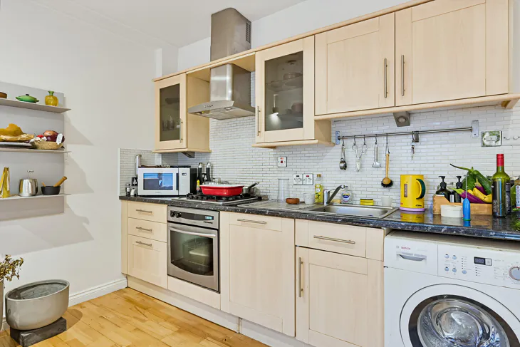 Flat Chicksand Street in Greater London