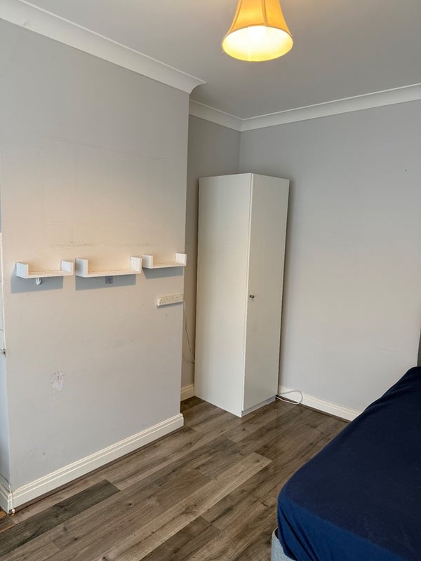 Room Brian Road in London