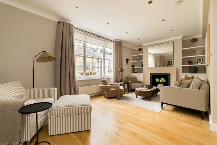 House Eaton Mews South in City of Westminster