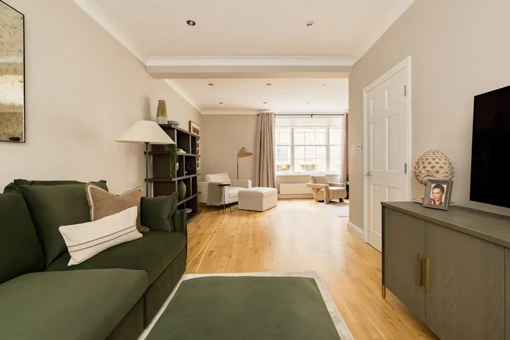 House Eaton Mews South in City of Westminster
