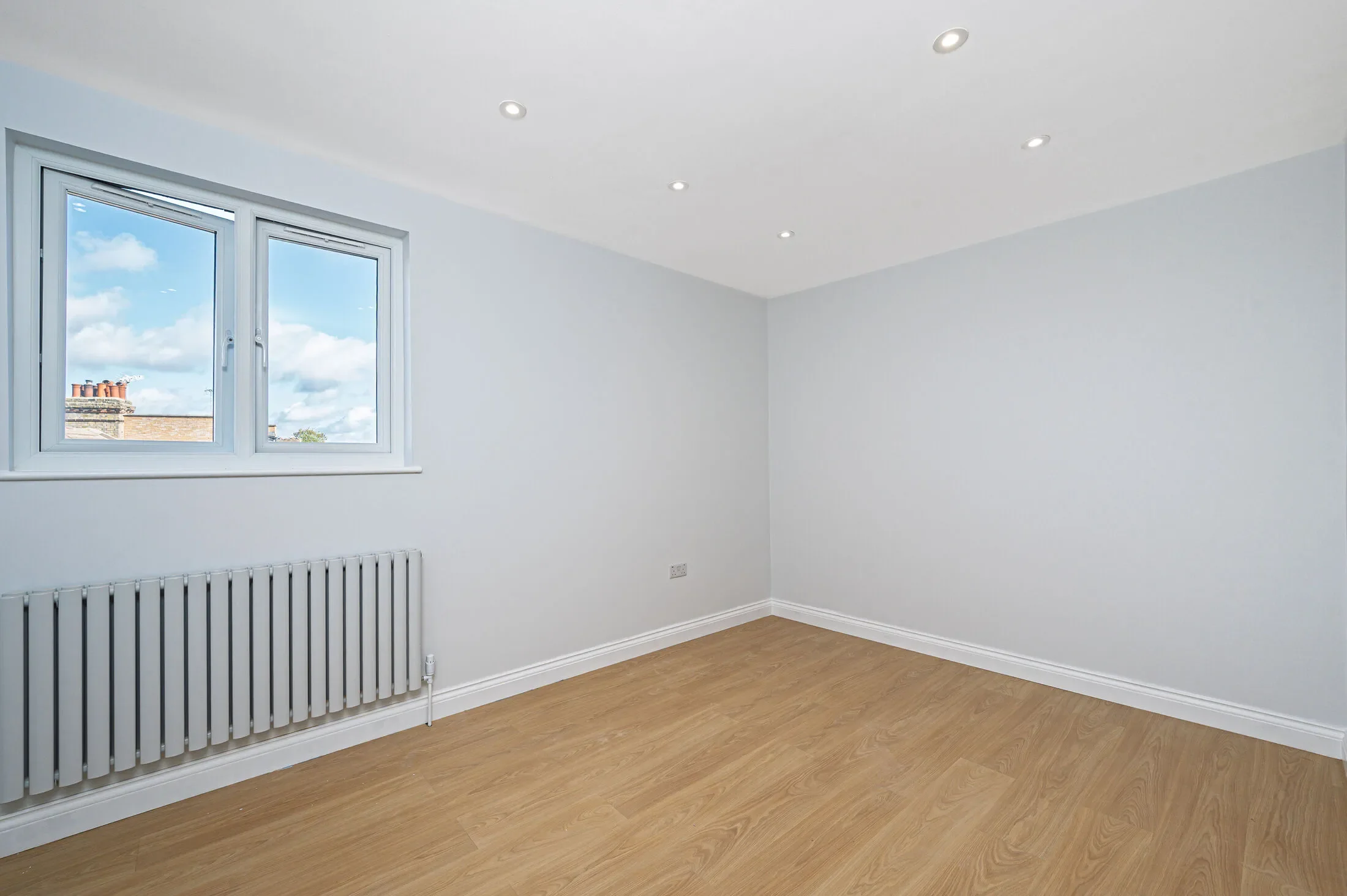 Flat Percy Road in Greater London