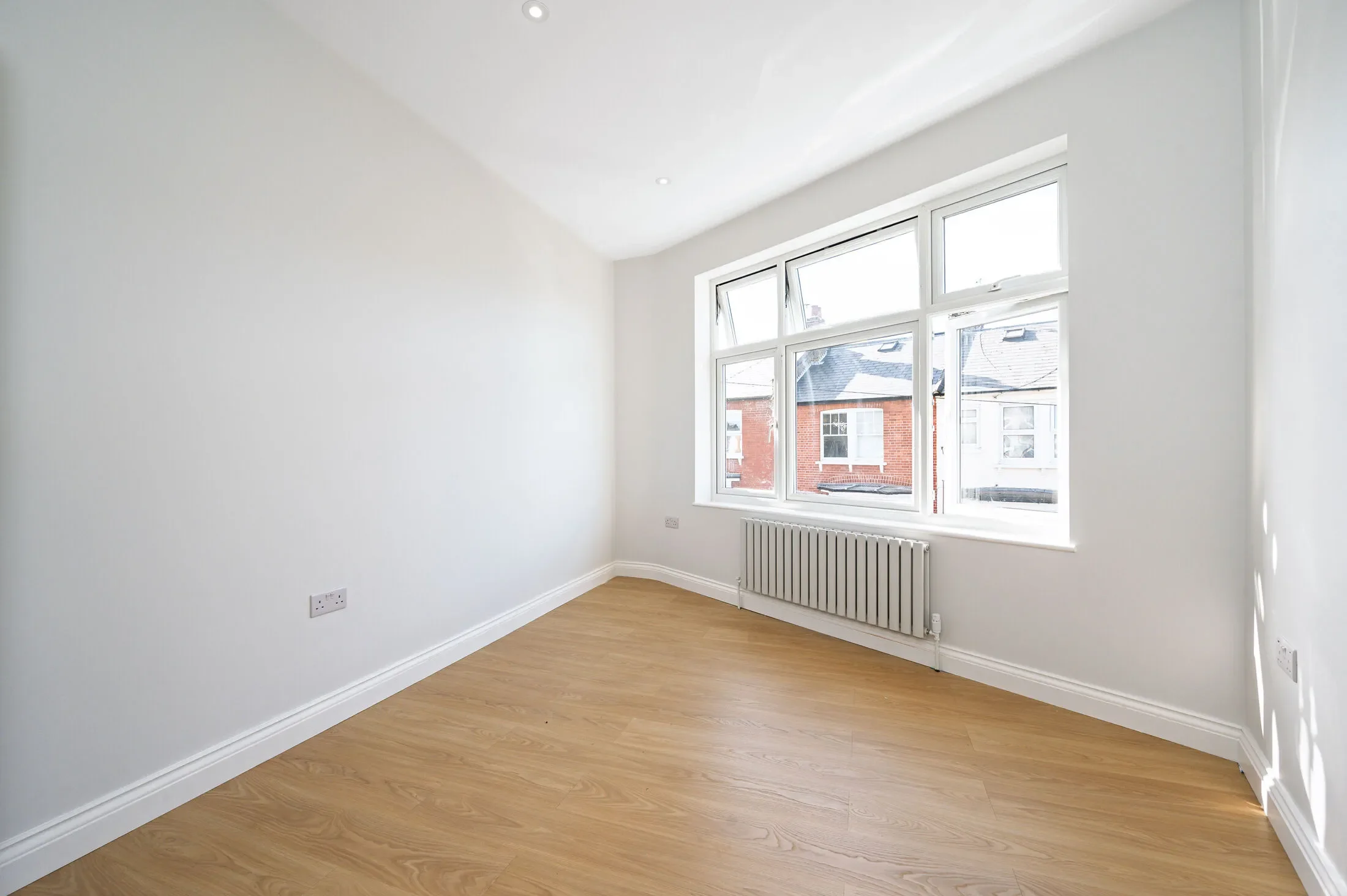 Flat Percy Road in Greater London