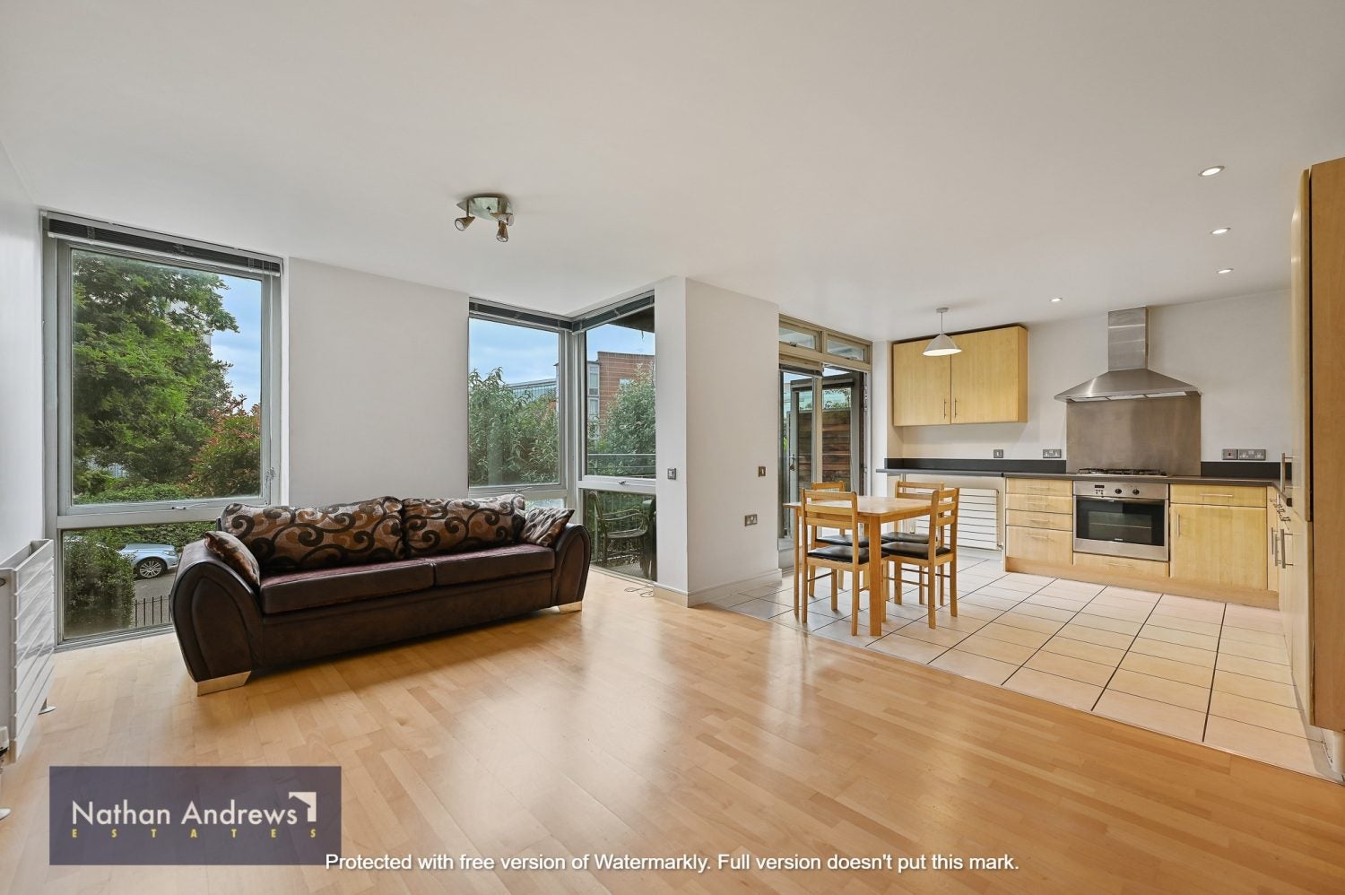 Flat Hunt Close in London