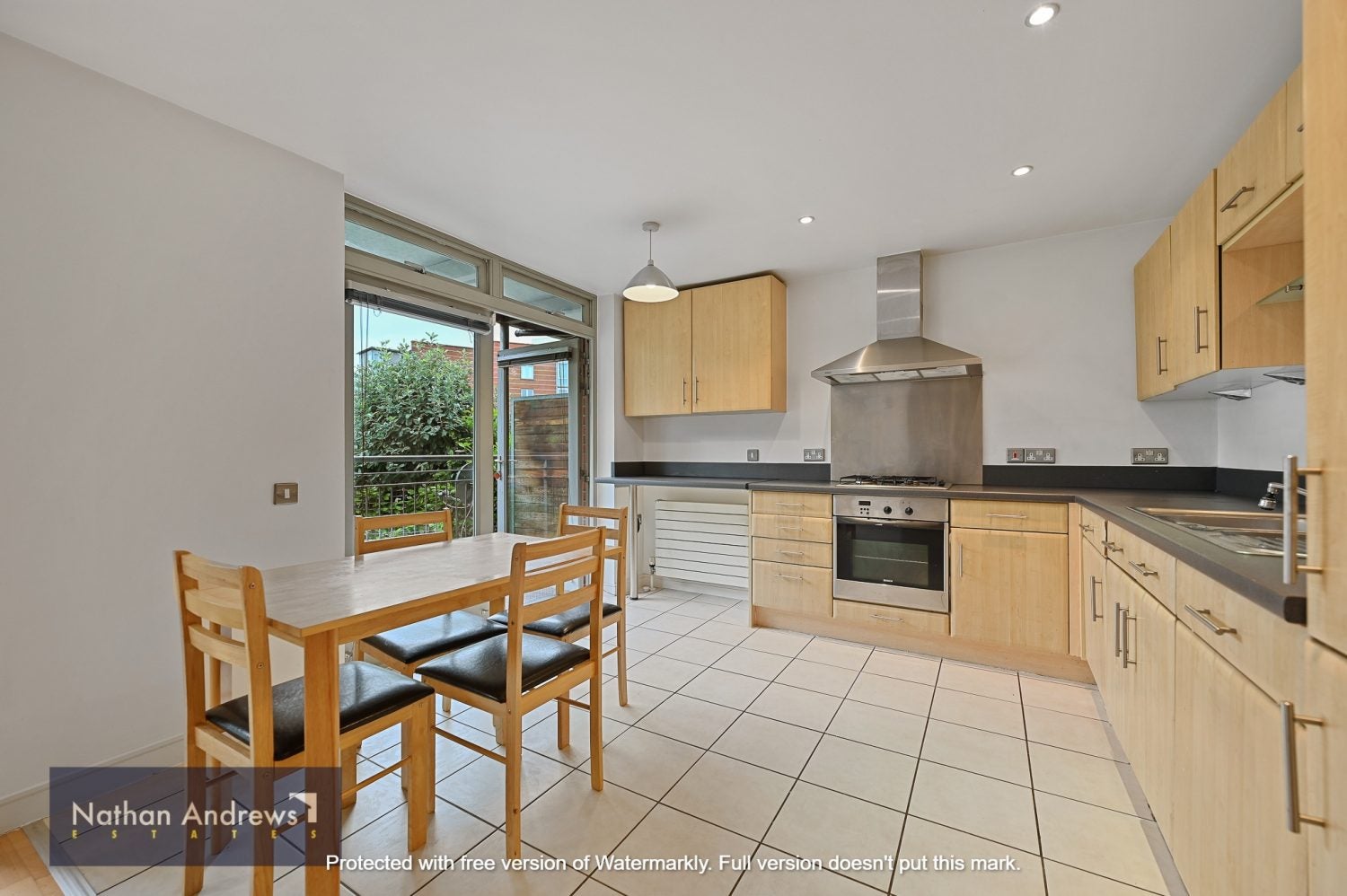 Flat Hunt Close in London