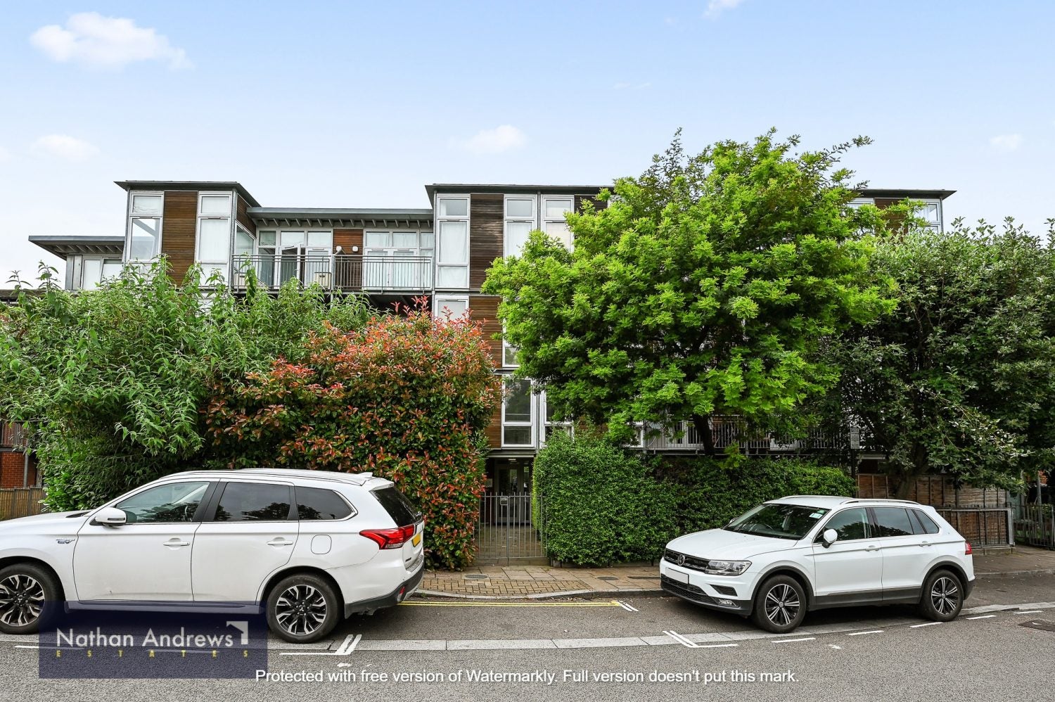 Flat Hunt Close in London