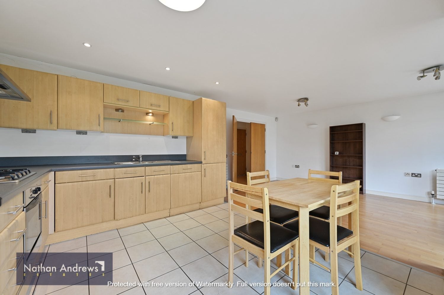 Flat Hunt Close in London