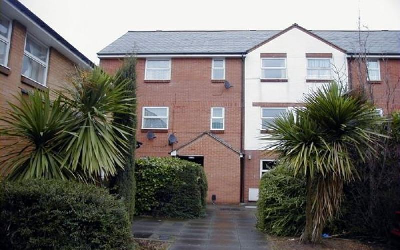 Flat Queens Court in Farnham