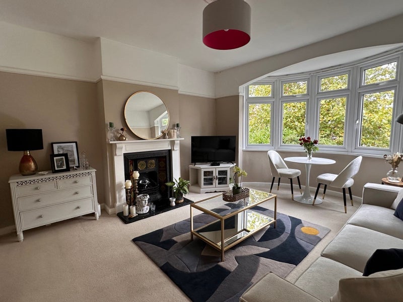 Flat Magdalen Road in Greater London