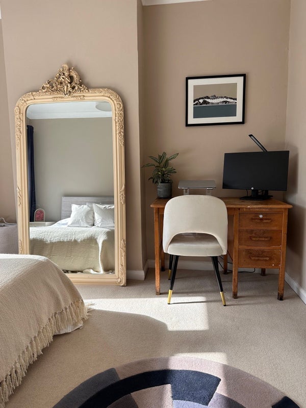 Flat Magdalen Road in Greater London