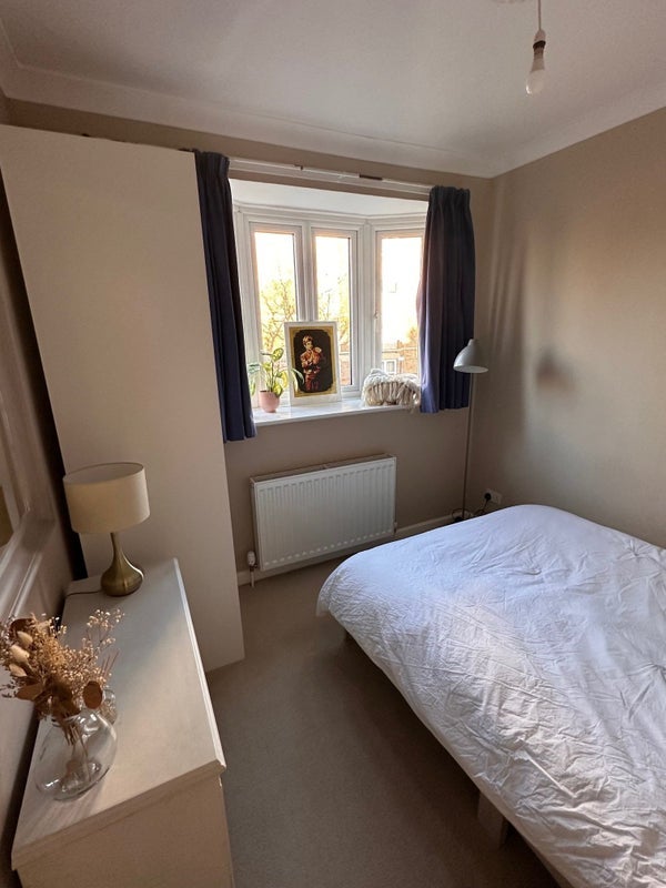 Flat Magdalen Road in Greater London