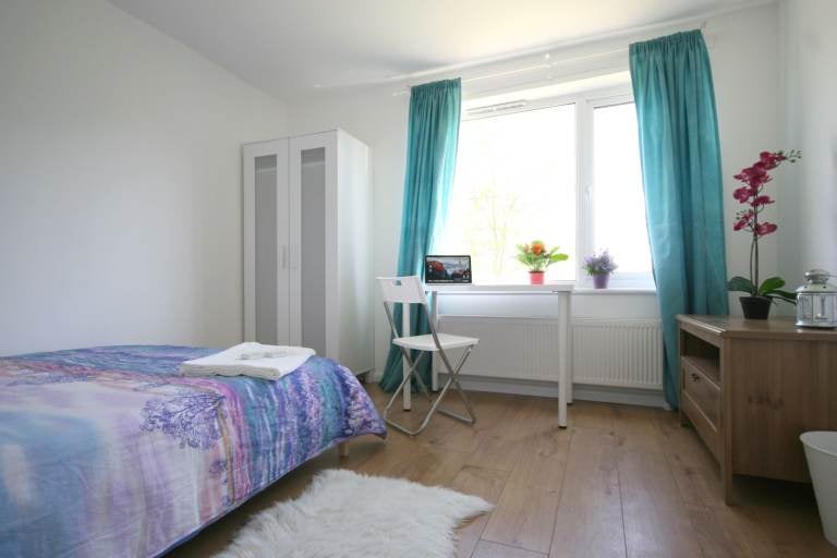 Flat Saughton Mains Street in City of Edinburgh