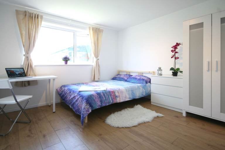 Flat Saughton Mains Street in City of Edinburgh