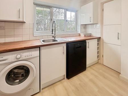 Flat Saint Thomas Court in Thatcham