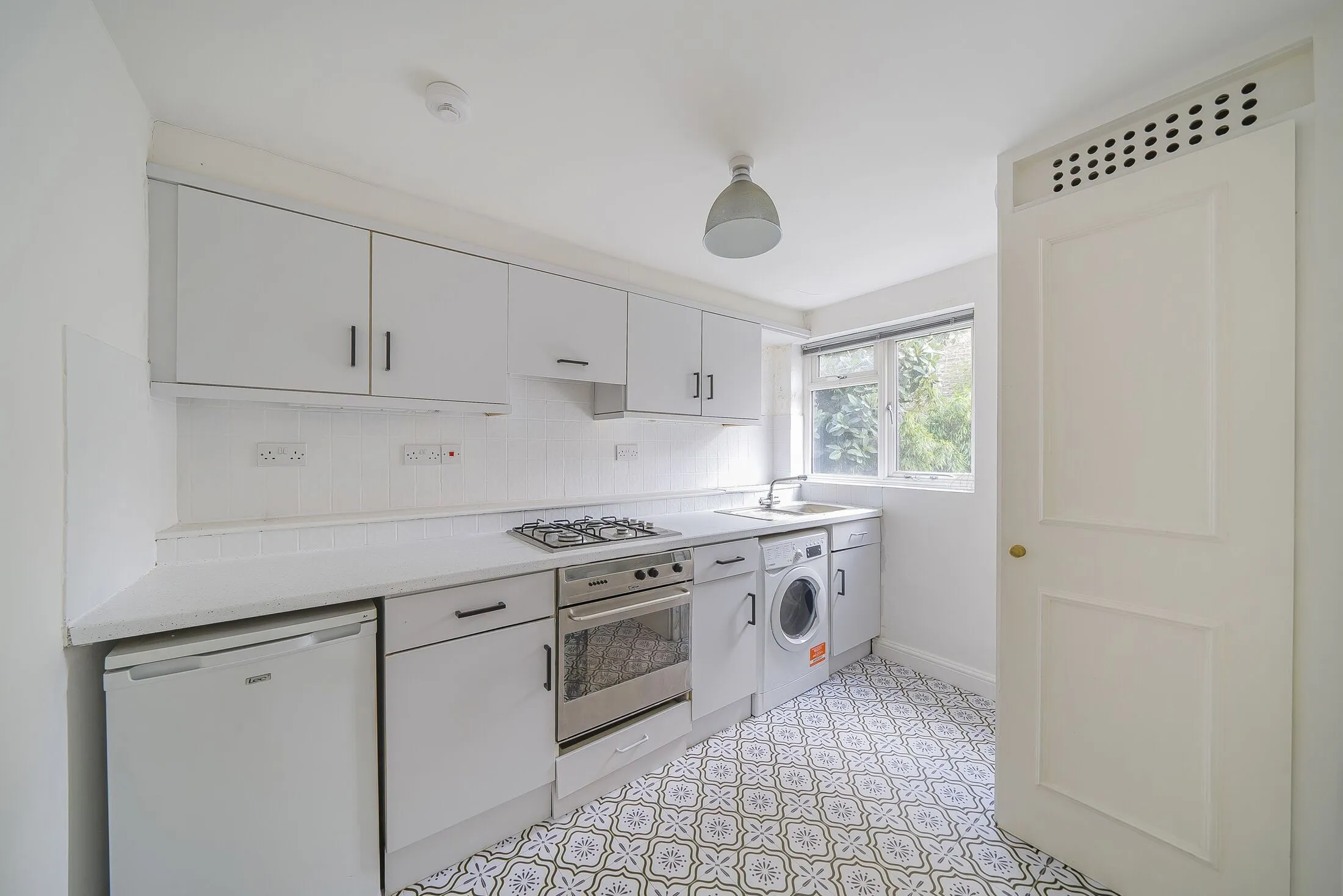 Flat Finborough Road in Greater London