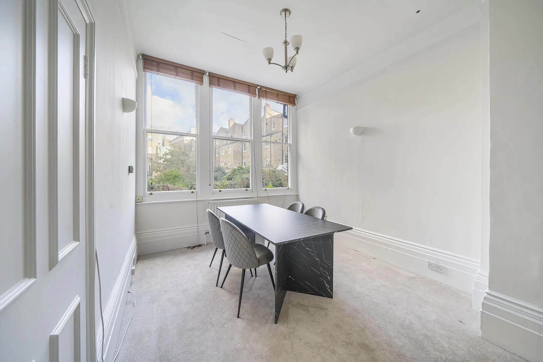 Flat Finborough Road in Greater London