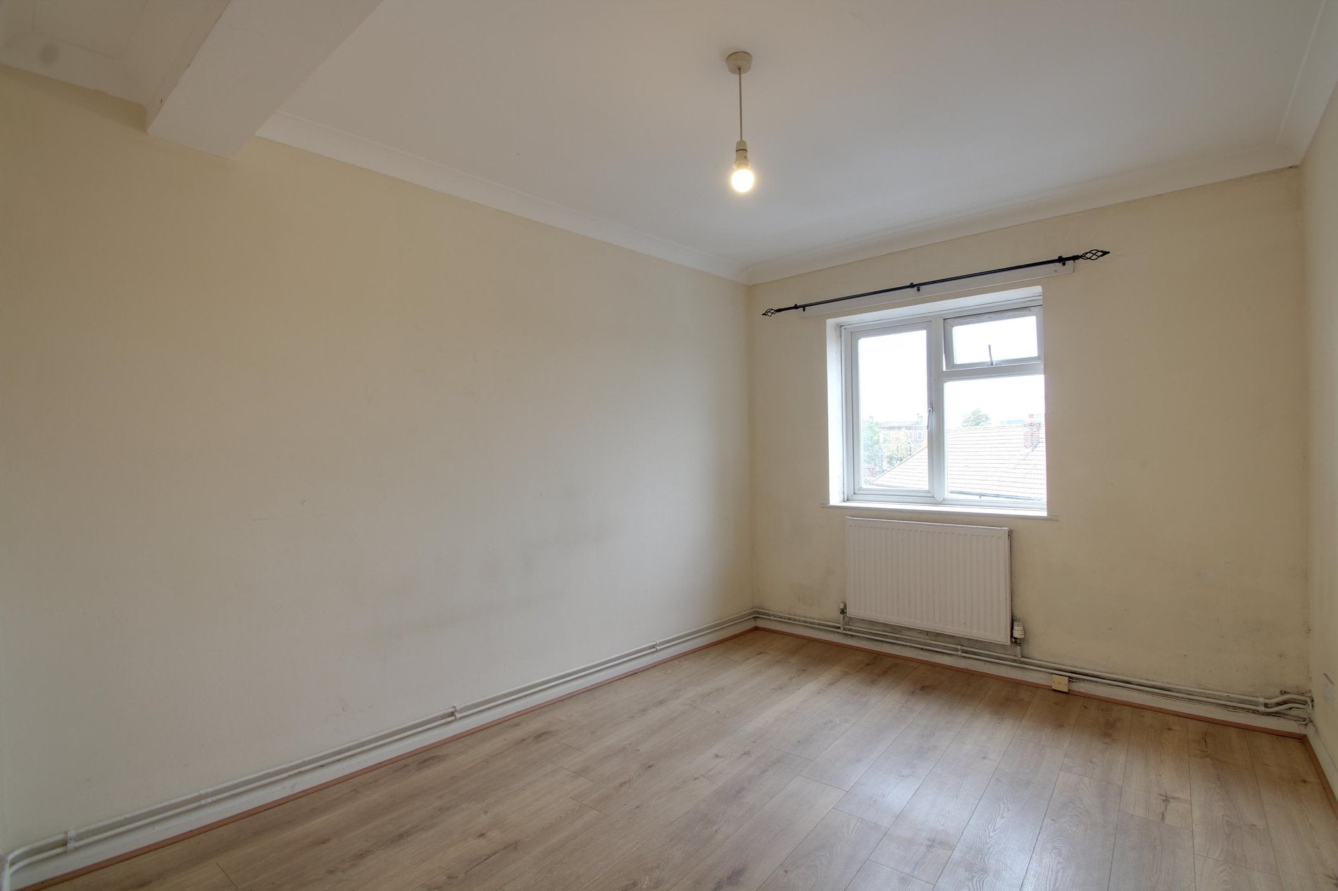 Flat Meadfield Road in Slough